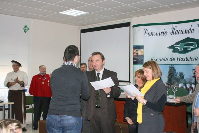 Recio Entregando Diplomas En La Laguna Hoy