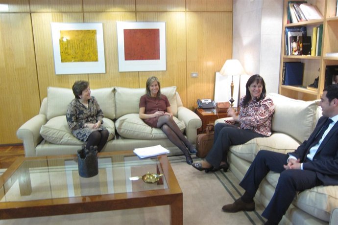 Encuentro Entre Carmen Castro Y Ana Mato En El Ministerio.