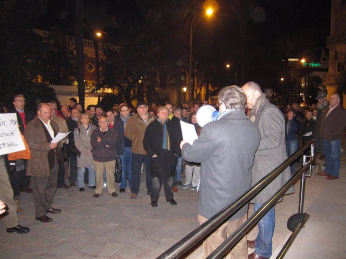 Concentración De Apoyo A Garzón En Badajoz