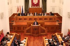 PLENO EN LAS CORTES DE C-LM , CON GENTE