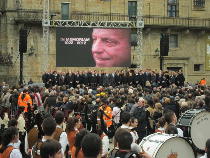 Funeral De Fraga Con La Cúpula Del PP Situada En La Praza Do Obradoiro 