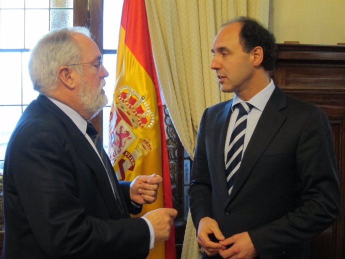 Presidente De Cantabria Con Arias Cañete