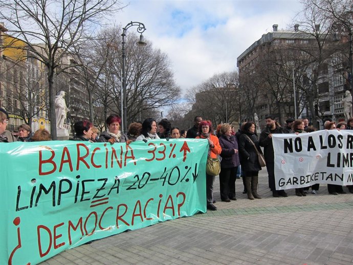Trabajadores Del Servicio De Limpieza De Dependencias Sanitarias.
