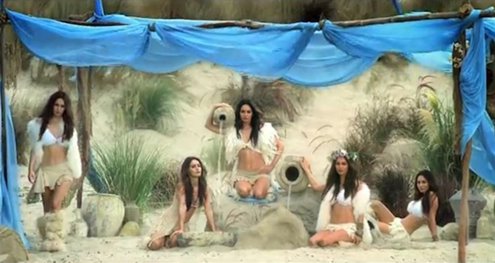 Megan Fox Vestida De Mujer Cavernícola 