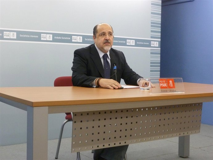 Txarli Prieto En Una Rueda De Prensa.