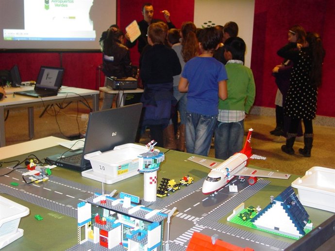 Niños En Las Visitas Escolares Al Aeropuerto De Málaga