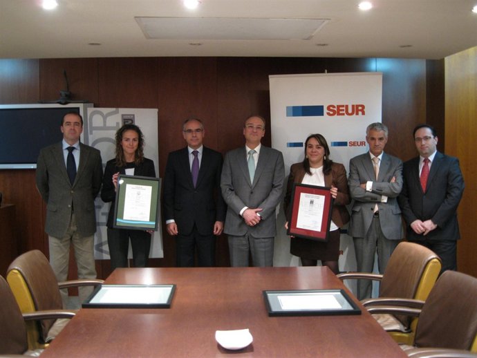 Alberto Navarro Y Avelino Con El Equipo Directivo De RRHH Y Medio Ambiente-RSC 