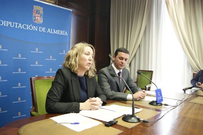 La Gerente Del Patronato De Turismo De Almería, Natalia Díaz, Junto A García (PP