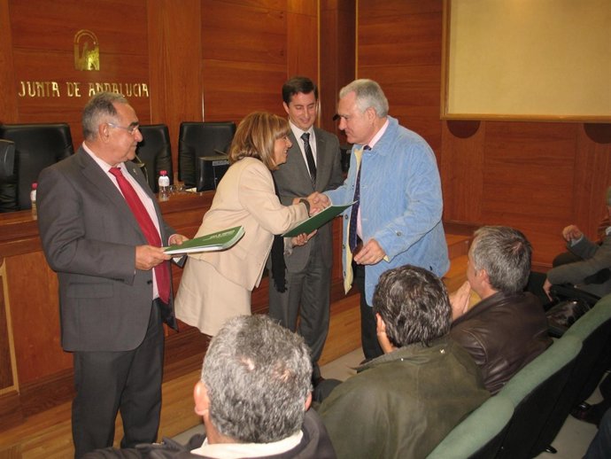 Entrega De Resoluciones A Regantes Hoy