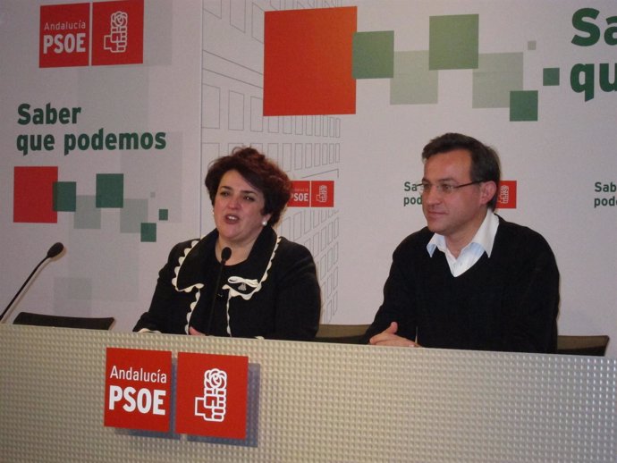 Antonio Quero (Izqu.) Presenta Sus Propuestas A Los Militantes Del PSOE