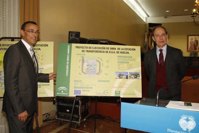 El Consejero De Medio Ambiente, José Juan Díaz Trillo, Junto A Ignacio Caraballo