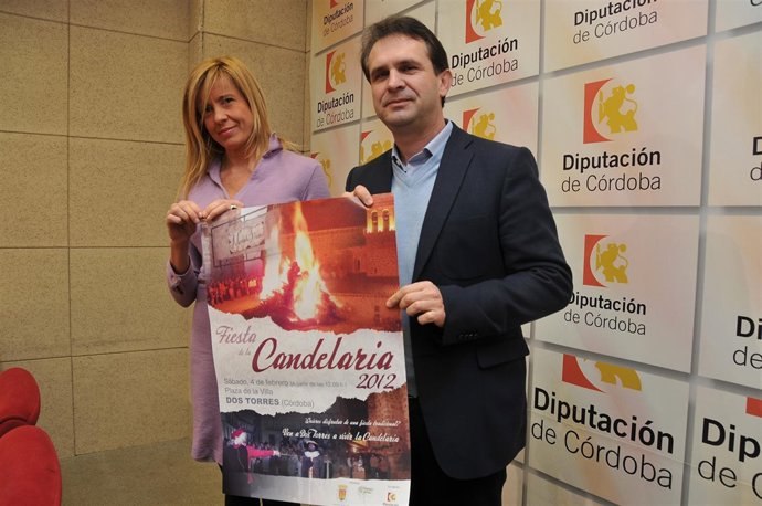 Alarcón Y Torres Con El Cartel De La Fiesta De La 'Candelaria'