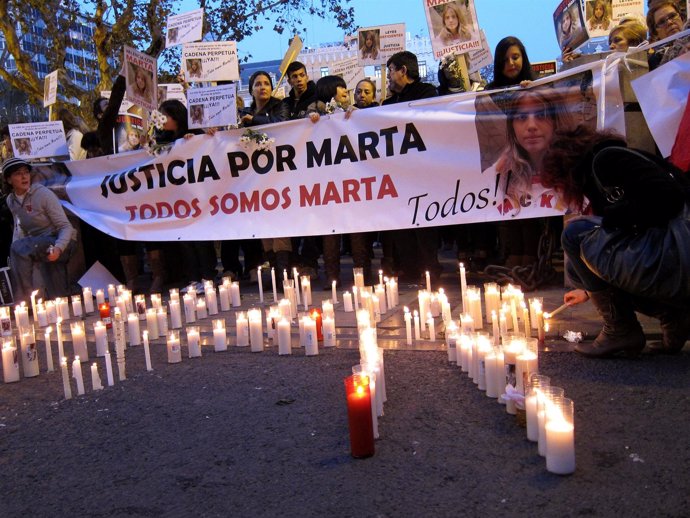 Durante La Concentración Para Pedir Justicia En El Caso Marta Del Castillo