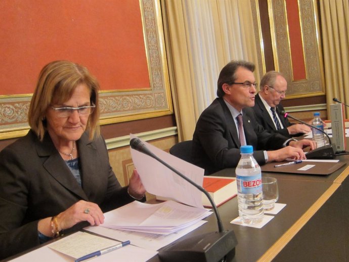 Los Pte.N.De Gispert (Parlament), A.Mas (Generalitat), E.Aja (Consell Garanties)