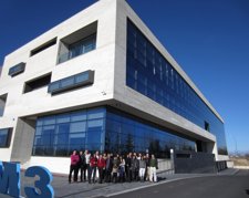 Empleados De Arco Posan Junto A Sus Nuevas Oficinas