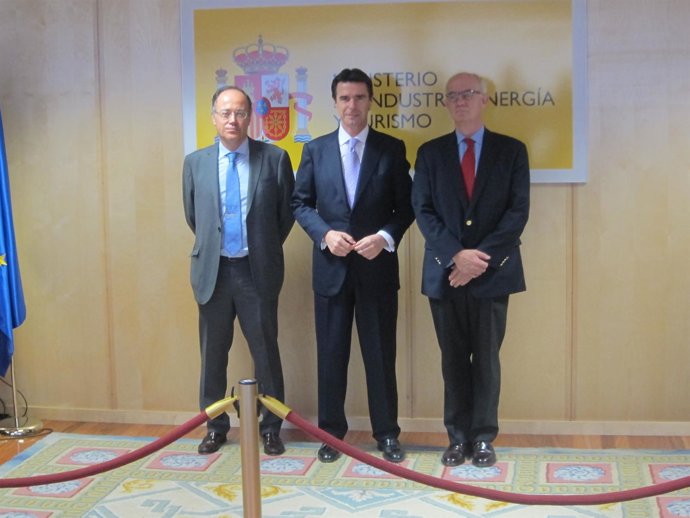 El Ministro José Manuel Soria Junto A Los Altos Cargos De Energía