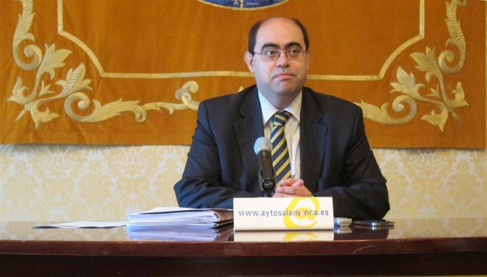 Fernando Rodríguez Durante La Rueda De Prensa En El Ayuntamiento De Salamanca