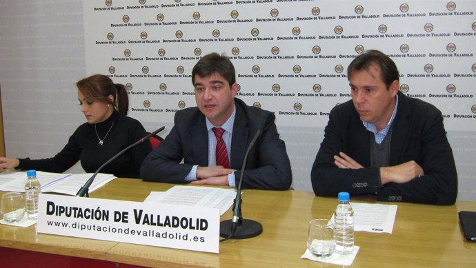 Los Diputados Socialistas María Blanco Y Juan José Zancada, Con Óscar Puente