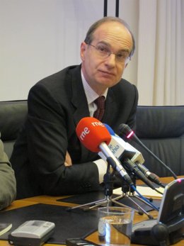 José Antonio Cagigas, Presidente Del Parlamento De Cantabria. 