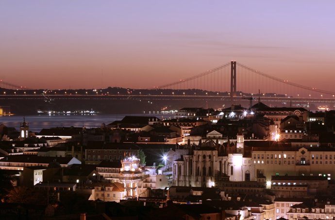 Ciudad De Lisboa Y Puente