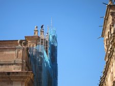 Una Mujer En Lo Alto De La Purísima De Salamanca