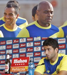Los Jugadores Del Villarreal Marcos Senna Y Mateo Musacchio