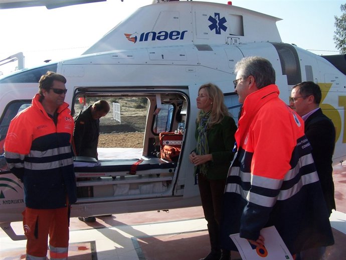 La Delegada De Salud, María José Rico, Inaugura Un Nuevo Helipuerto.