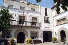 Fachada Del Ayuntamiento De Sant Pol De Mar