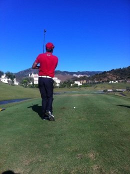 Un Golfista En Un Campo De Golf 