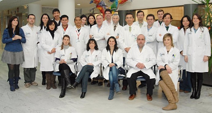 El Doctor Perez Jimenez Posa Con Su Grupo De Investigación