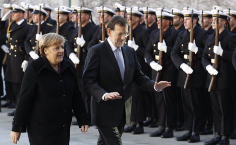 Merkel Recibe A Rajoy Con Honores Militares