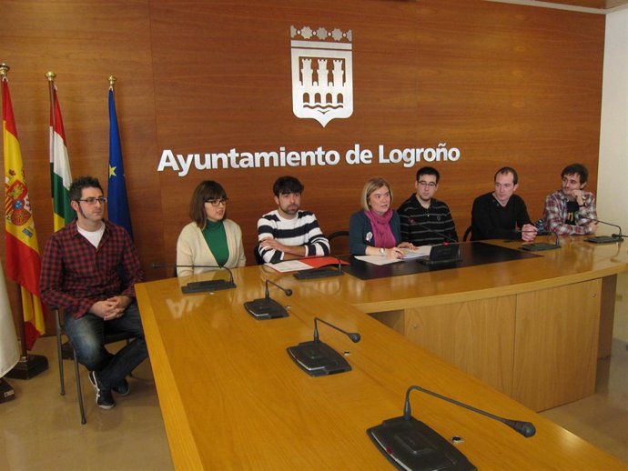 Corres Y Los Artistas Premiados, En La Presentación