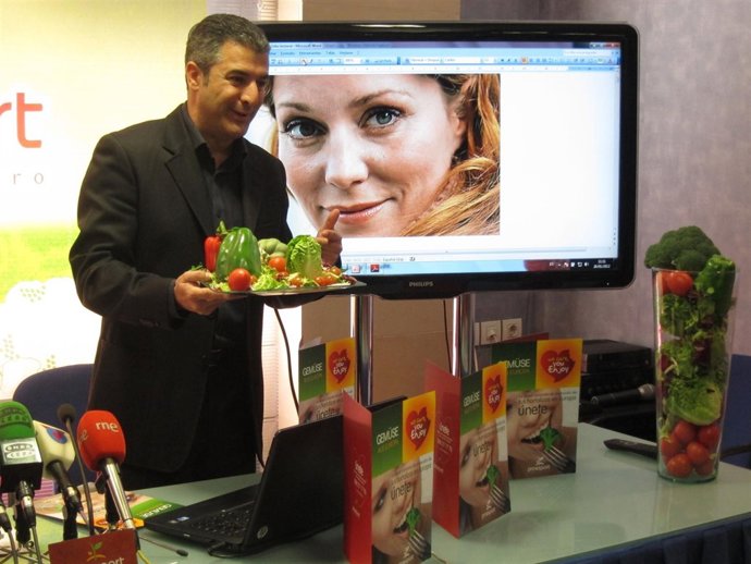 Dir. Gen De Proexport Fernándo Gómez Presentando Campaña "We Care, You Enjoy"