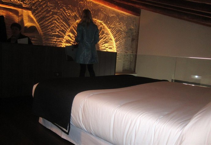 Una De Las 26 Habitaciones De Caro Hotel