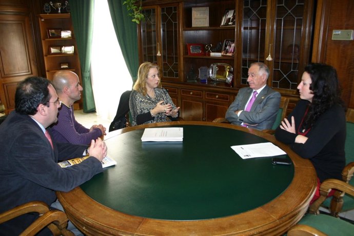 Amat Se Reúne Con Representantes De Fundación Cajamar 