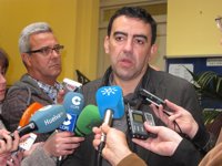 Jiménez cree que "los demócratas" no entienden que "se siente en el banquillo a Garzón y se levante a Camps"