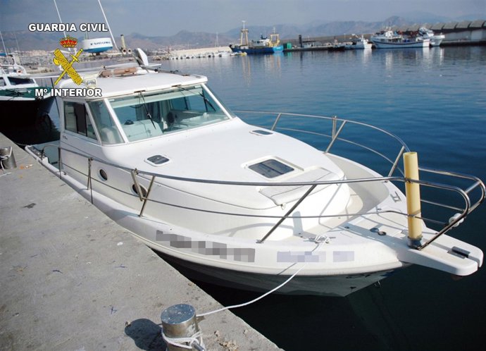 Embarcación Intervenida Por La Guardia Civil