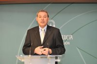 La Junta defiende ante el Ministerio la convocatoria de oposiciones