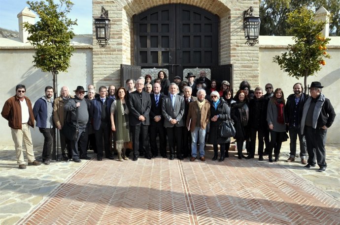 El Consejero, Junto Escritores Participantes En El Encuentro
