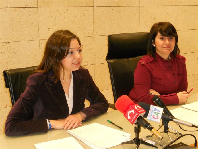 La Alcaldesa De Totana, Isabel María Sánchez, Y La Concejal De Hacienda