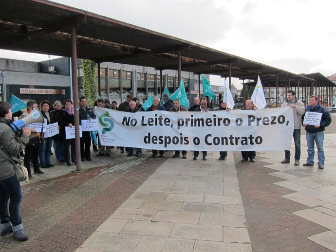 Concentración Del SLG Ante La Consellería De Medio Rural E Mar