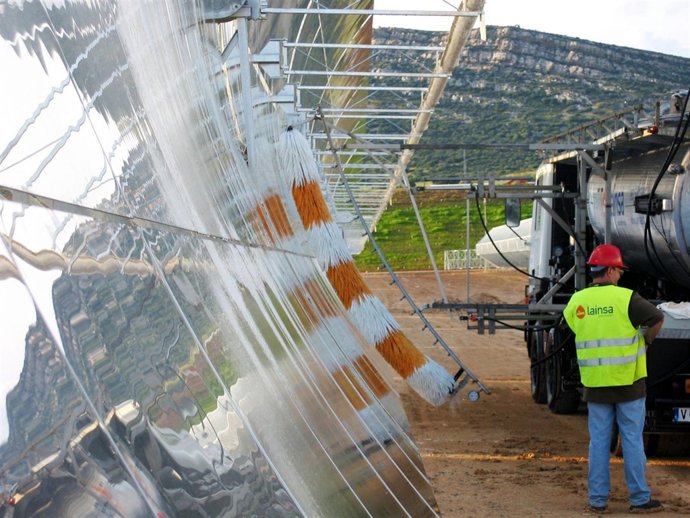 Servicio De Mantenimiento De Laitu Solar.