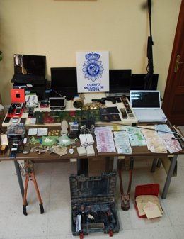 Drogas, Dinero Y Otros Objetos En La Operación Desarrollada En El Cerro