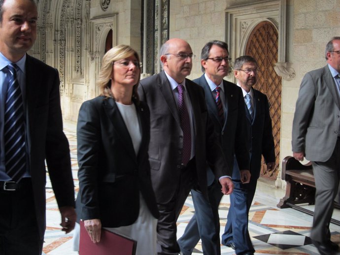El Presidente Del Govern, Artur Mas Y La Consellera Pilar Fdez. Bozal