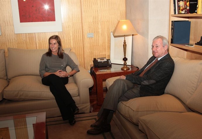 Reunión Entre El Presidente Valcárcel Y La Ministra Ana Mato