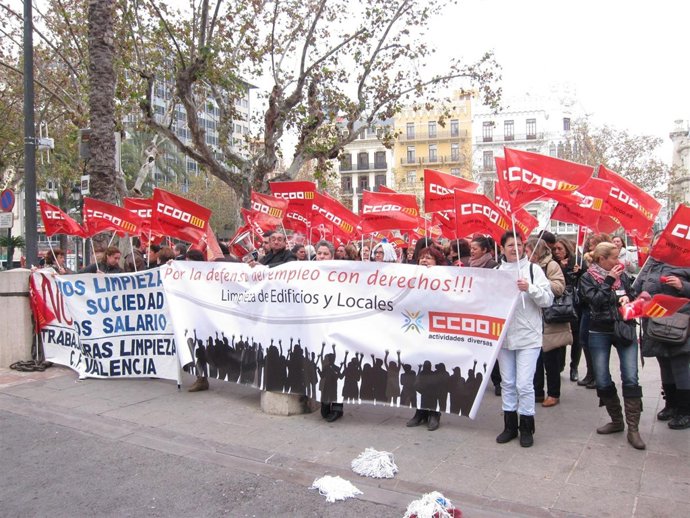 Protesta De Empleados De La Limpieza De Colegios Públicos