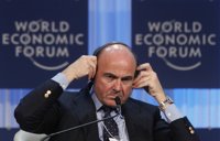 De Guindos: la Ley de Estabilidad es más "estricta" que la de Bruselas