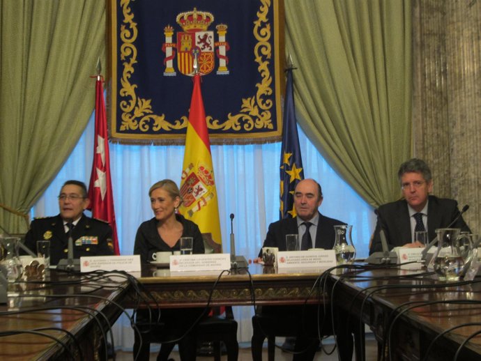 Cristina Cifuentes Y Antonio De Guindos Se Reúnen En La Delegación