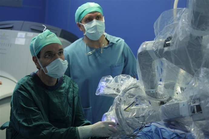 Cirugía Robótica De Tiroides En La CUN.