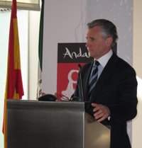 Plata destaca la "experiencia" y "capacidad" de Rubalcaba para asumir la Secretaría General